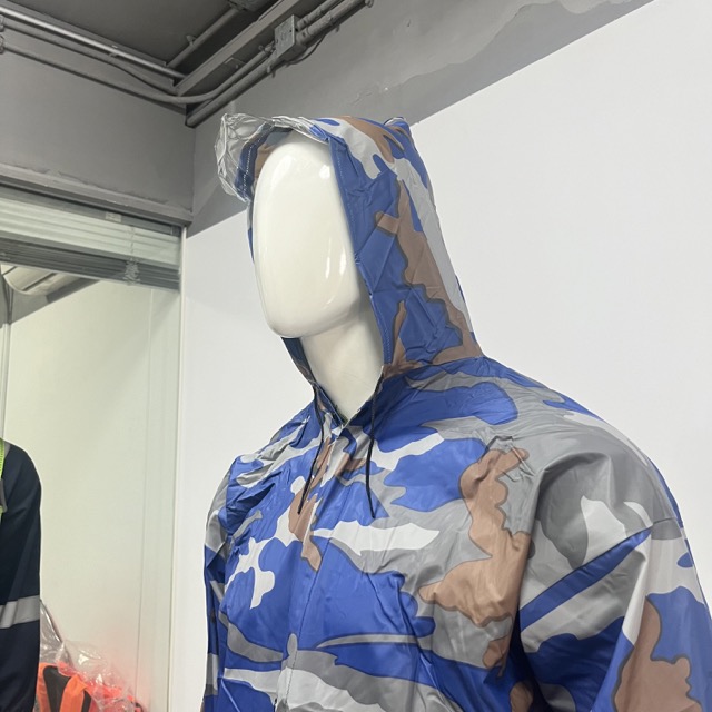 100% Polyester Camouflage Raincoat with PVC Coating