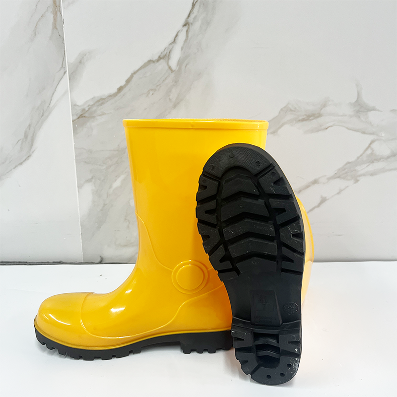 The Rubber Quality Is Good for The Anti-Slip Soles of The Labor Waterproof Safety Rain Boots