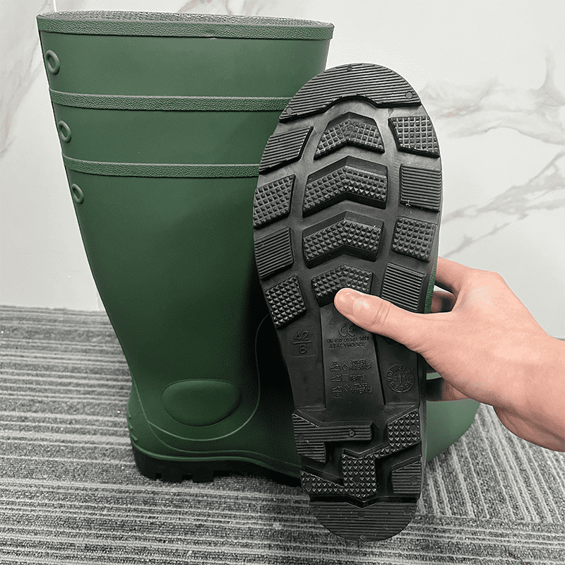 The Rubber Quality Is Good for The Anti-Slip Soles of The Labor Waterproof Safety Rain Boots